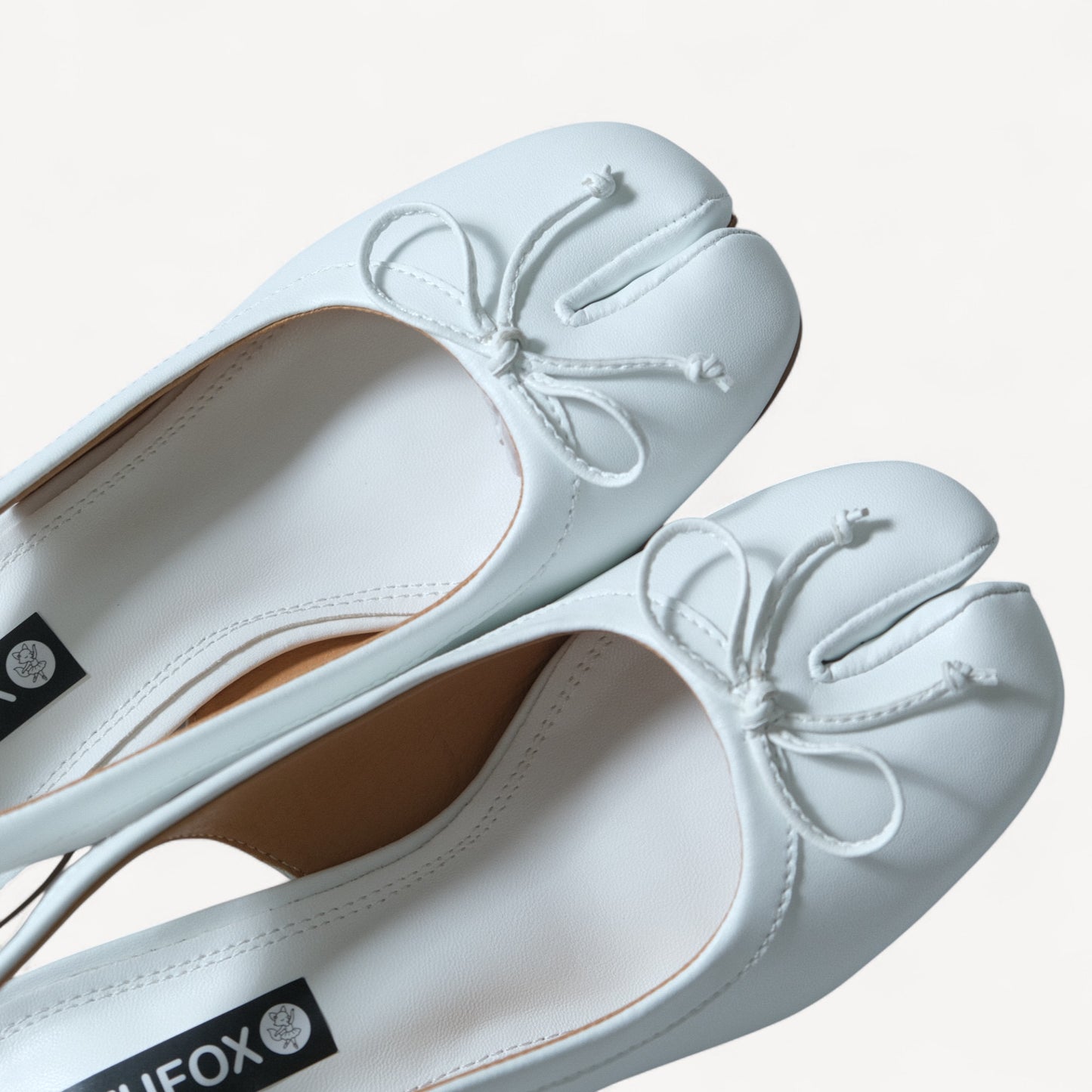 White Leather Bow Round Heel Split-Toe Strap Tabi