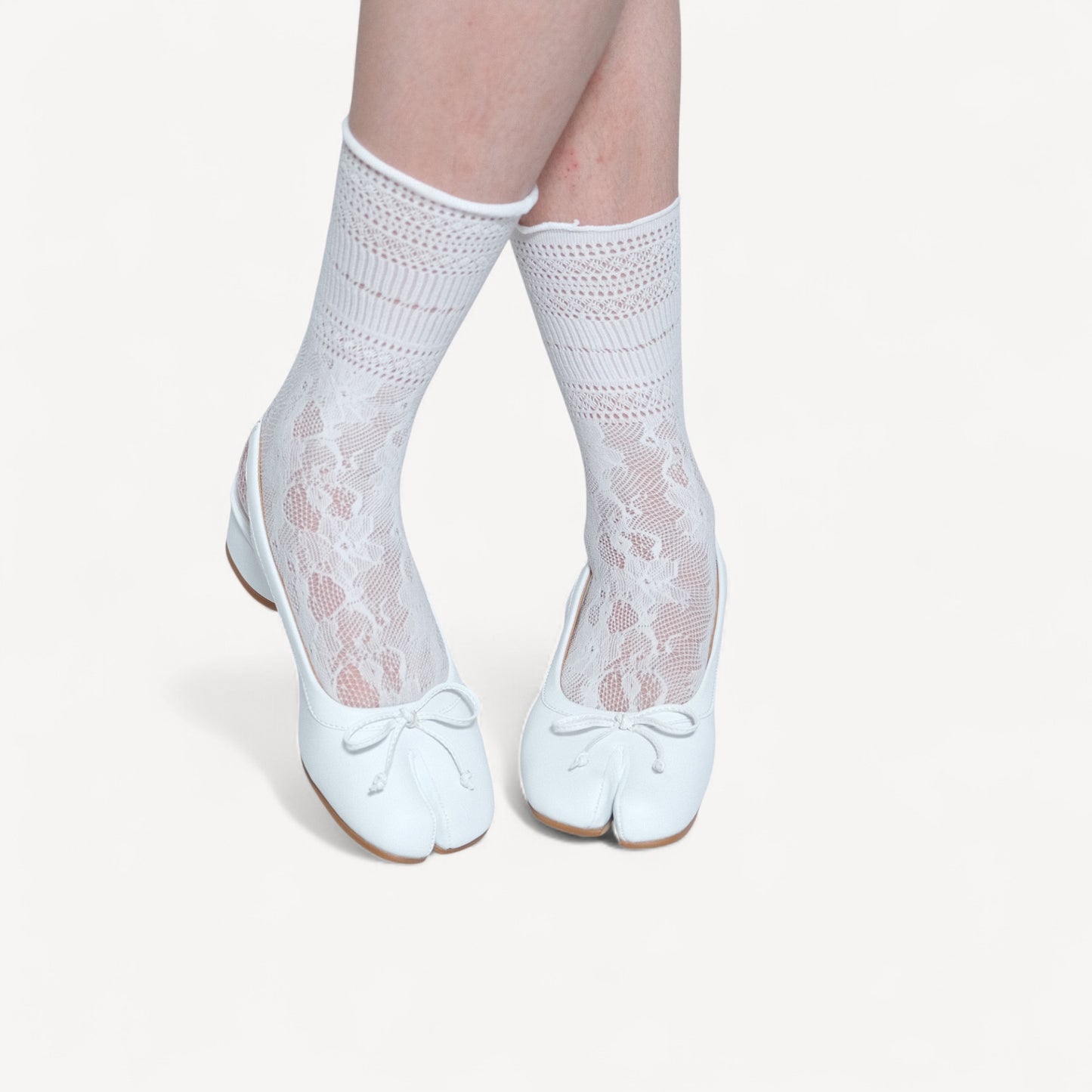 White Leather Bow Round Heel Split-Toe Strap Tabi