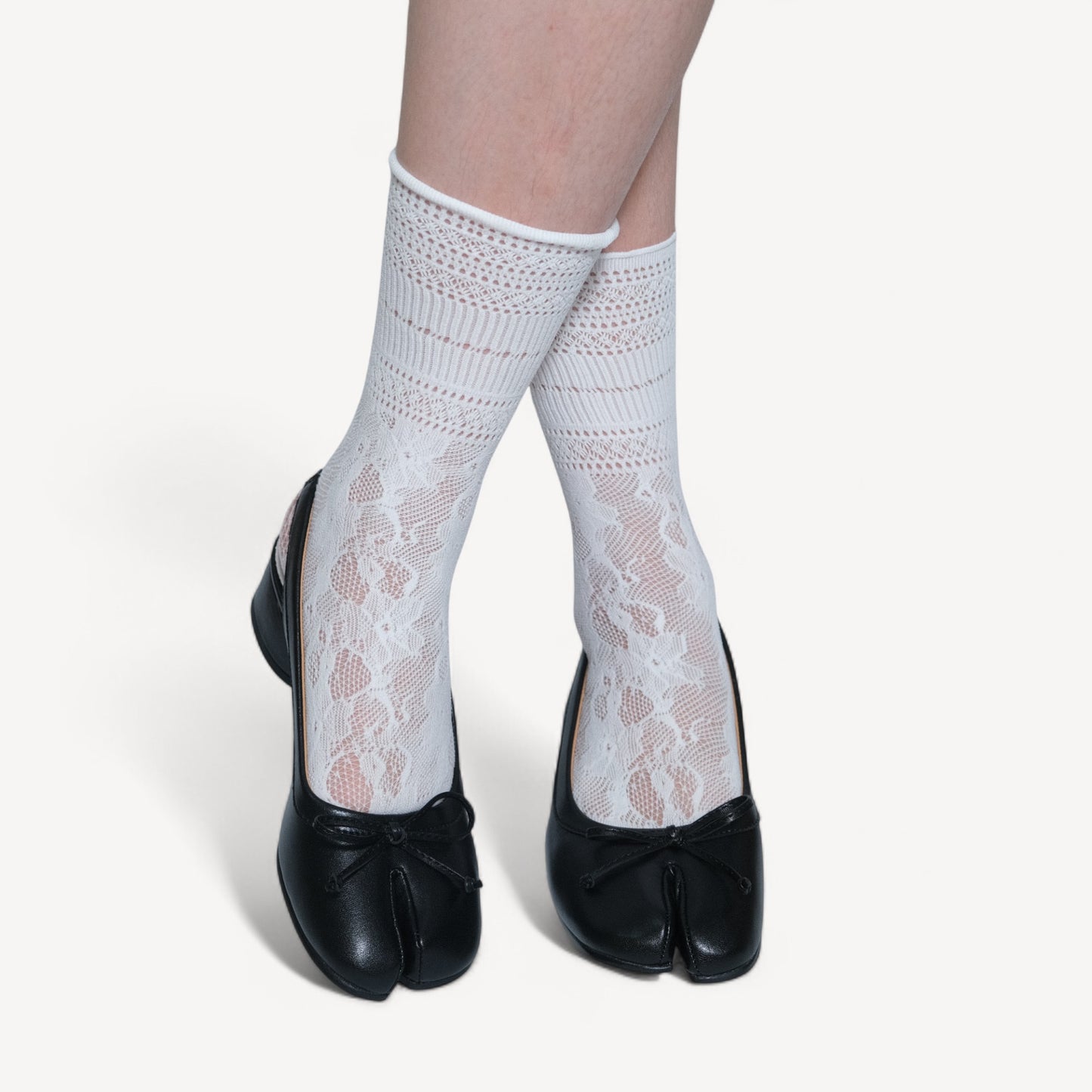 Leather Bow Round Heel Split-Toe Strap Tabi