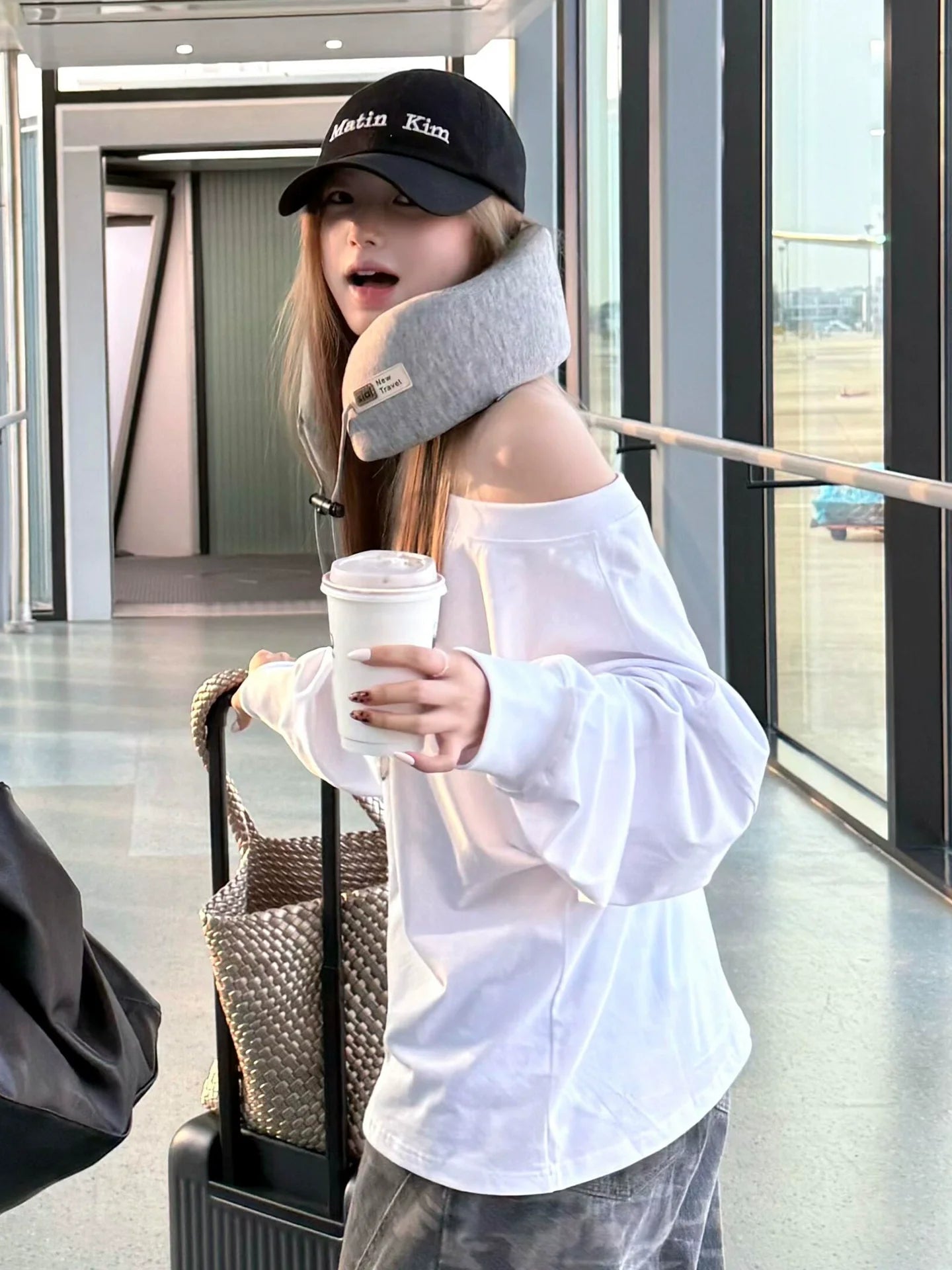 Vintage White Asymmetric Dog Print Hoodie for Early Autumn