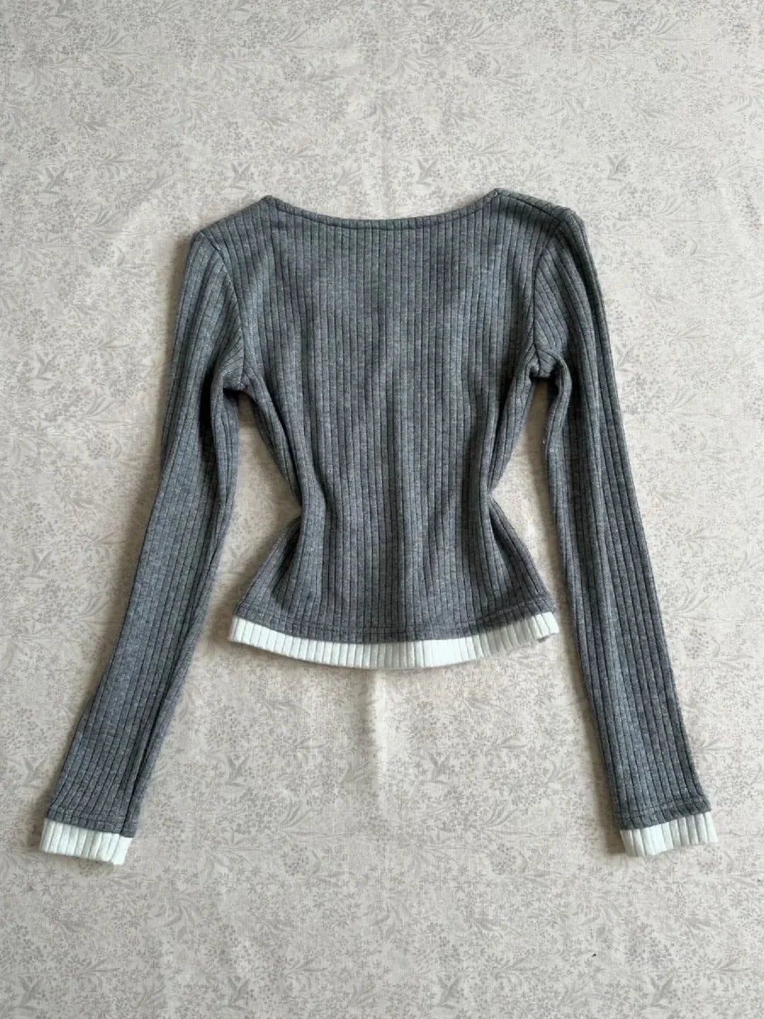 Gray V-neck Fake Two-Piece Subculture Y2K E-girl Light Subculture Vintage  Long Sleeve Top