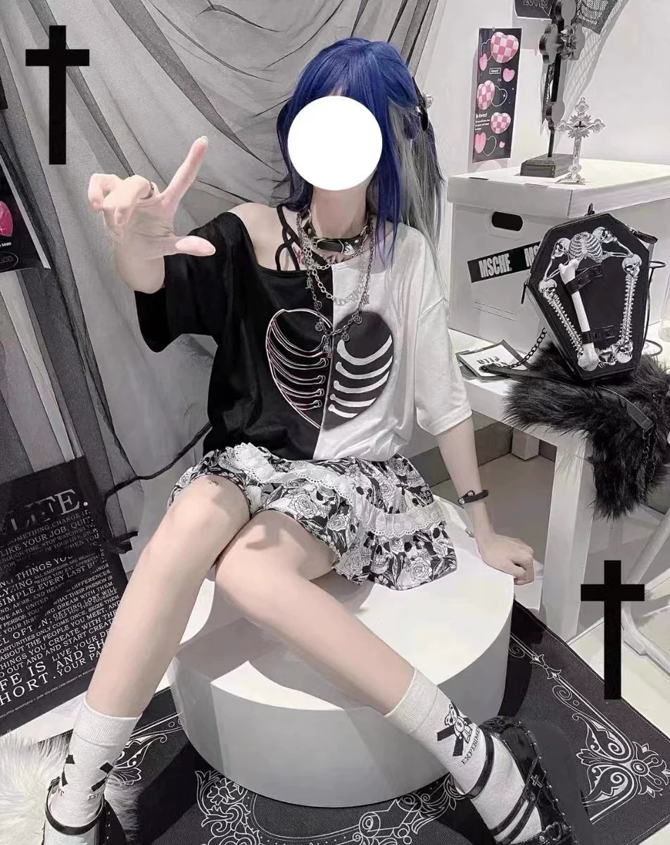 Black & White Subculture Y2K E-girl Patchwork Heart Print Off-Shoulder Niche Oversized Short-Sleeve Top