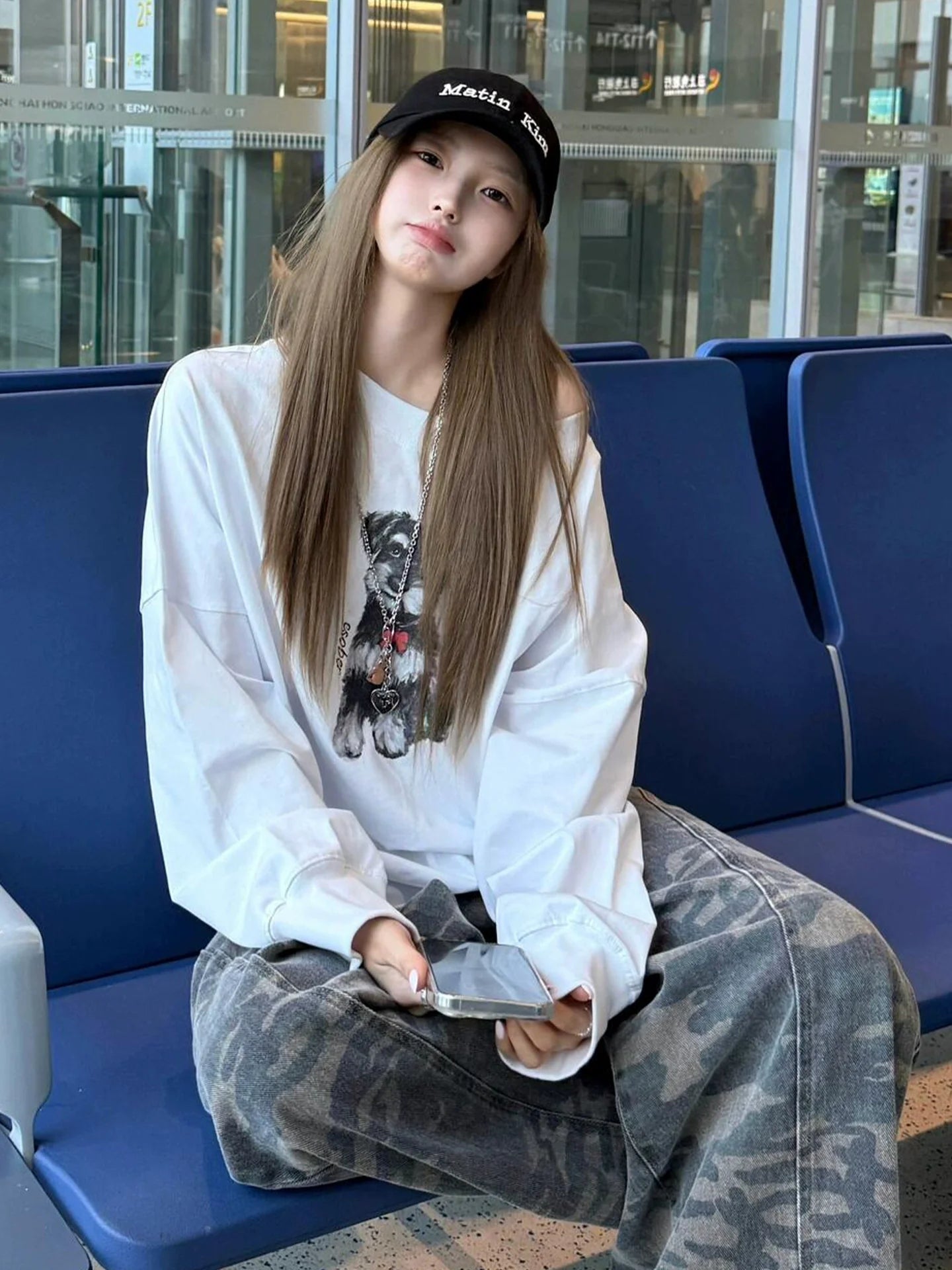 Vintage White Asymmetric Dog Print Hoodie for Early Autumn