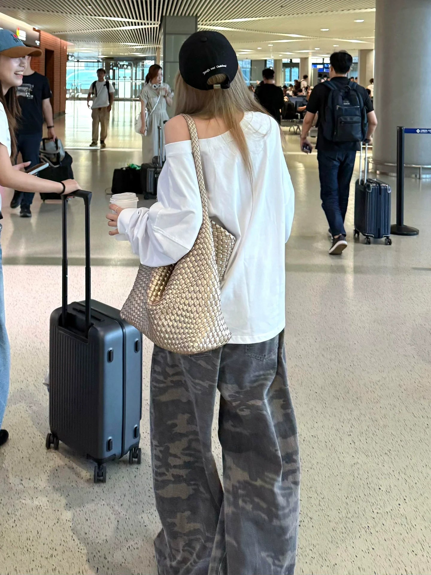 Vintage White Asymmetric Dog Print Hoodie for Early Autumn