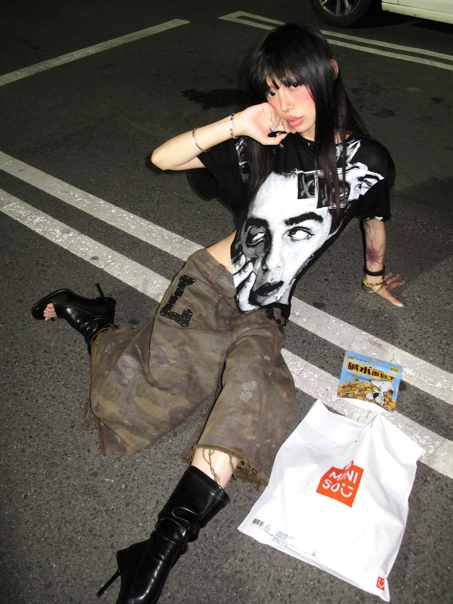 American Vintage Chain Backless Off-Shoulder Tee  Graphic Short Sleeve Crop Top