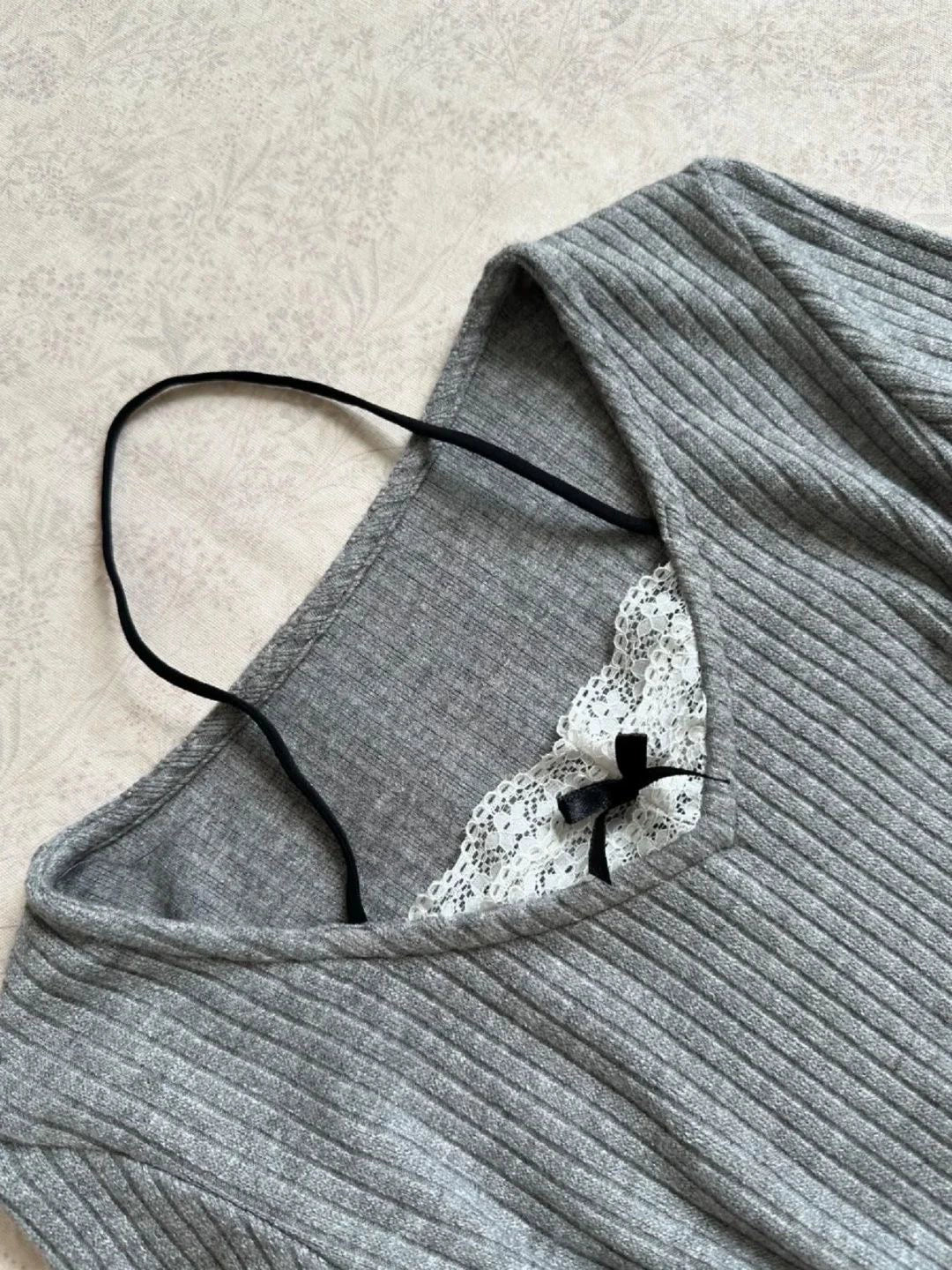 Gray V-neck Fake Two-Piece Subculture Y2K E-girl Light Subculture Vintage  Long Sleeve Top