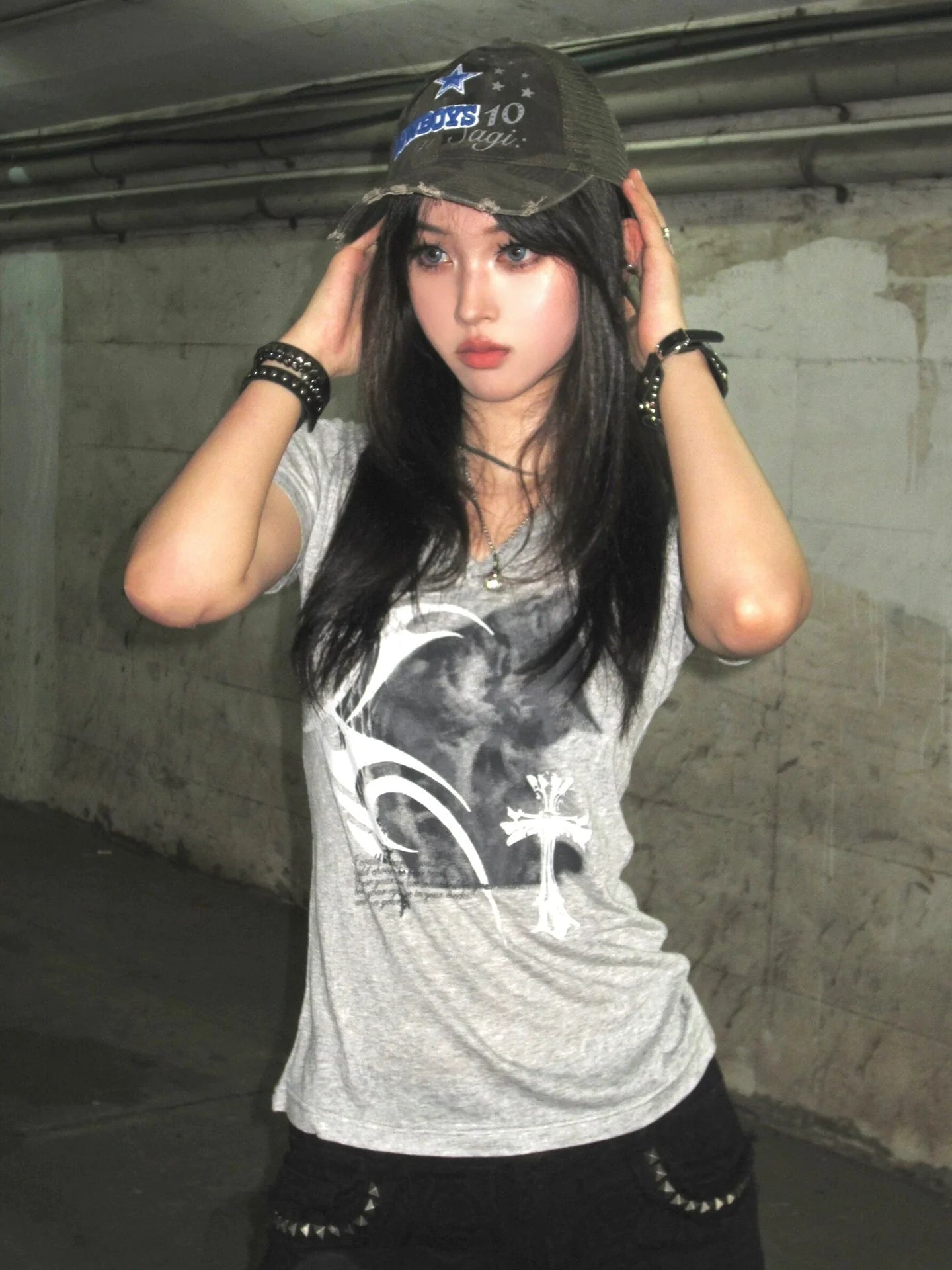 Y2K V Neck Fitted Tee