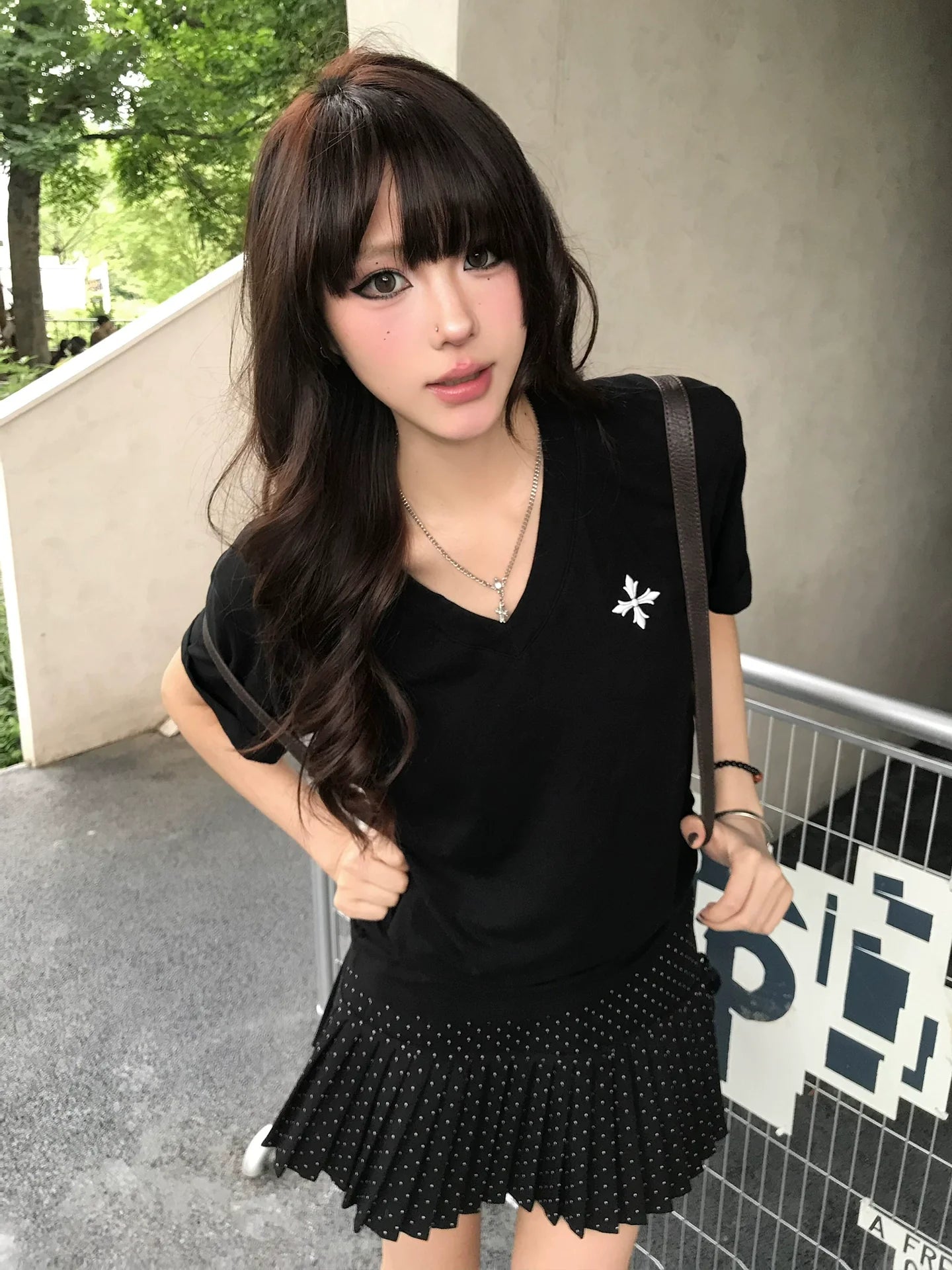 American Cross Print V-Neck Tee Fitted Short Sleeve Structured Shoulder Top