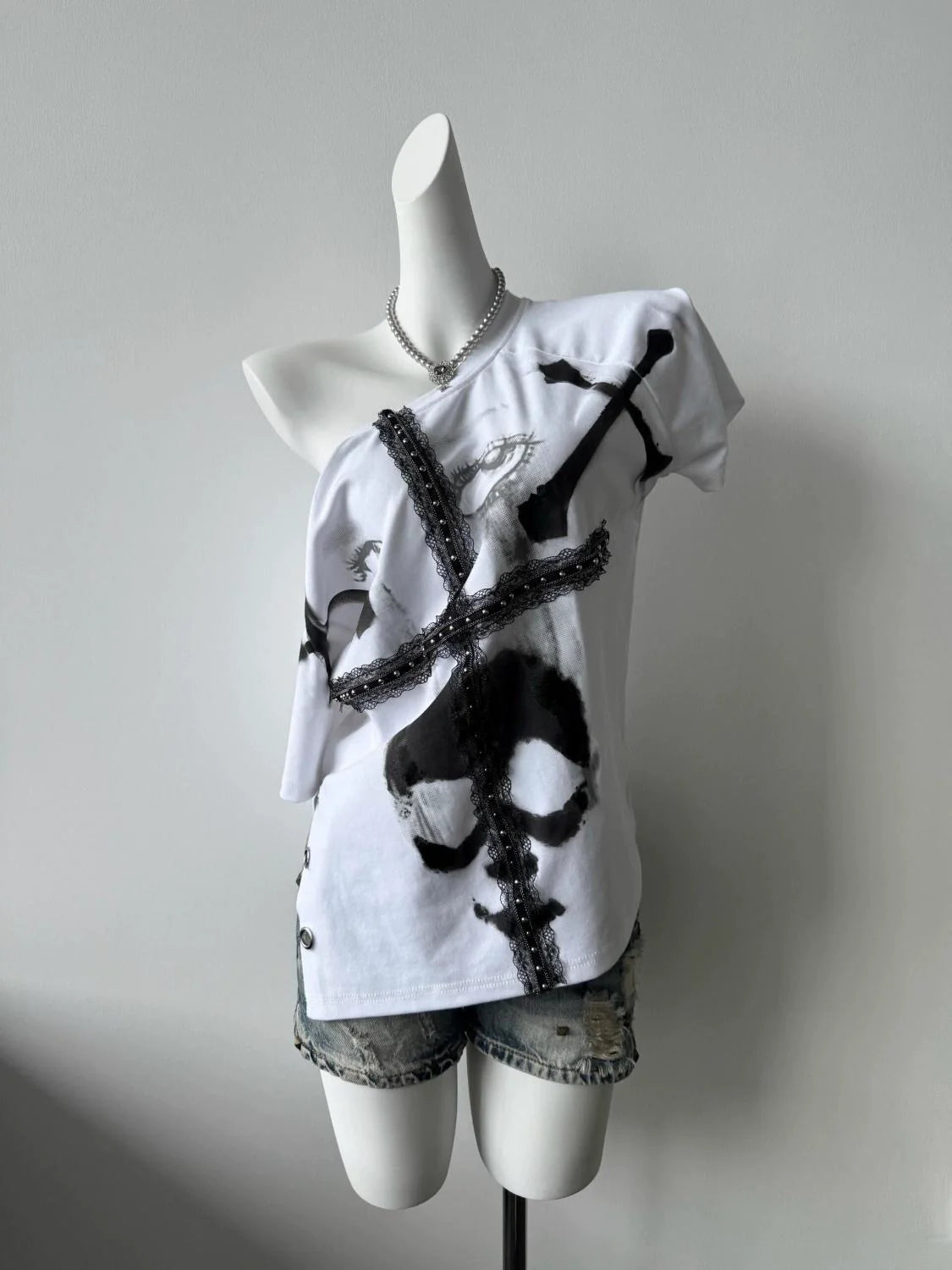 White Graphic Print Y2K T-Shirt