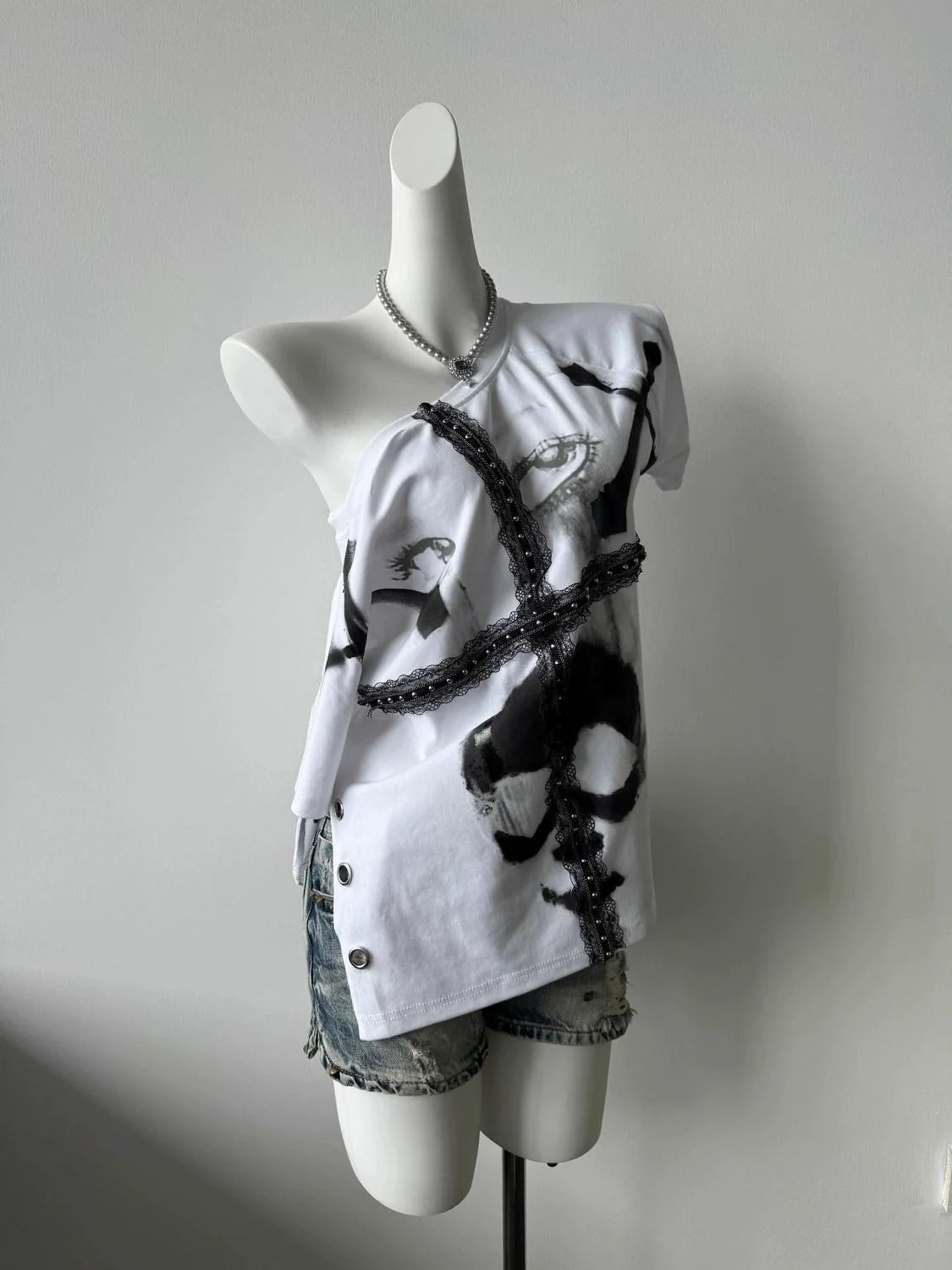 White Graphic Print Y2K T-Shirt