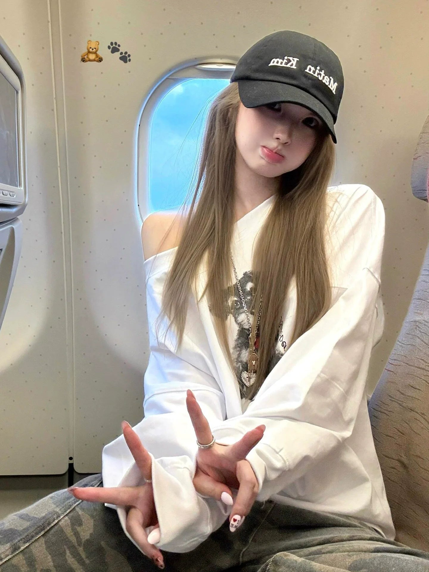 Vintage White Asymmetric Dog Print Hoodie for Early Autumn