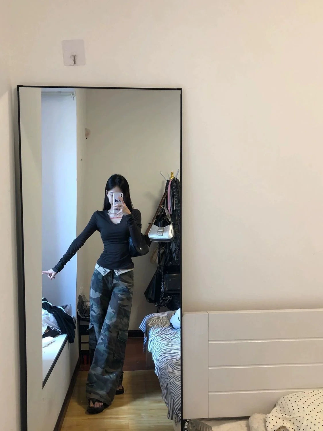 Black Vintage Open-Back V-Neck Slim Thin Long-Sleeve Y2K T-Shirt