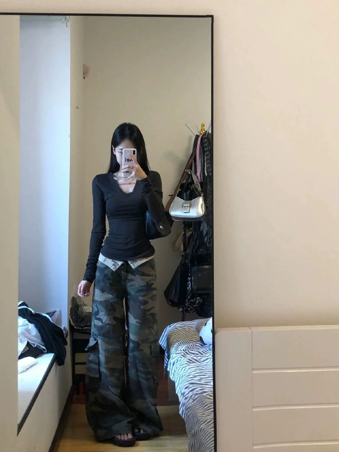 Black Vintage Open-Back V-Neck Slim Thin Long-Sleeve Y2K T-Shirt