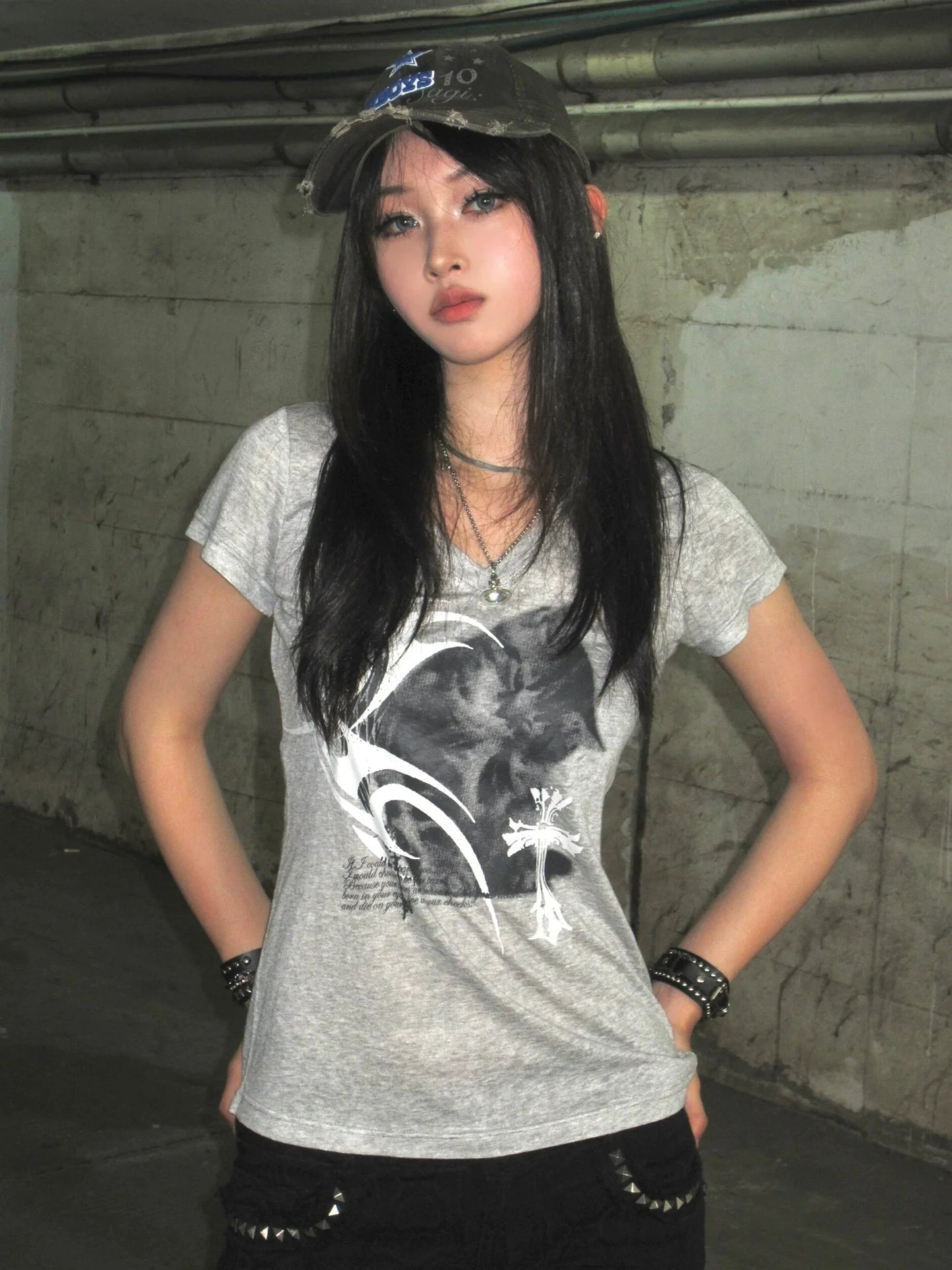 Y2K V Neck Fitted Tee