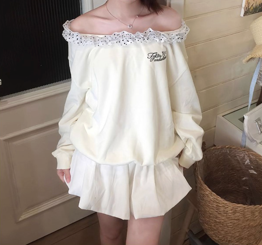 American Vintage Polka Dot Off-Shoulder Sweatshirt