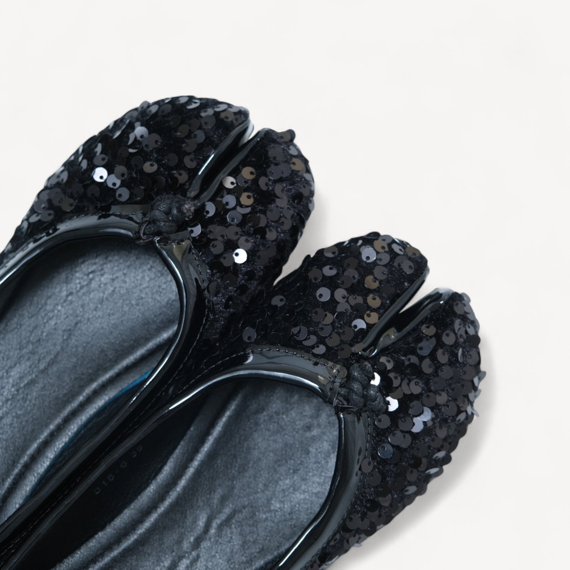 Black Glitter Round Toe Split Flats Tabi - tutufox - tabis