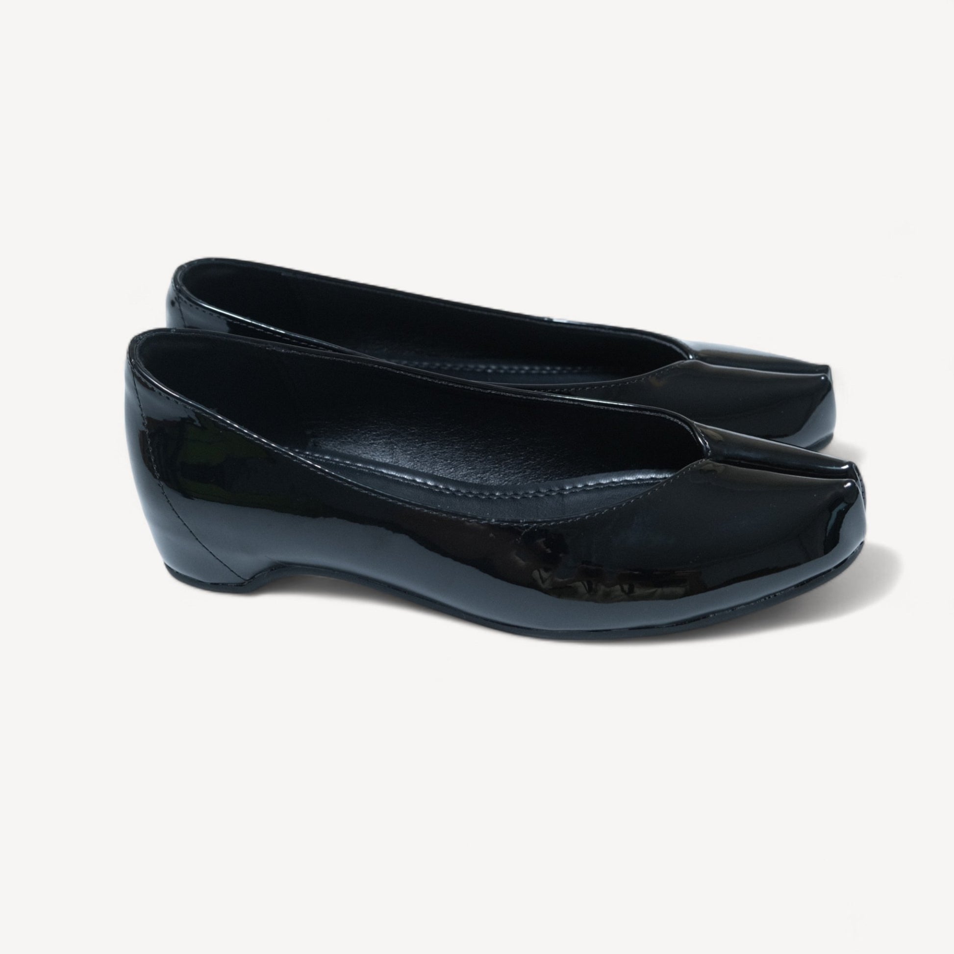 Black Glossy Soft Pointed Split Toe Flats - tutufox - tabis