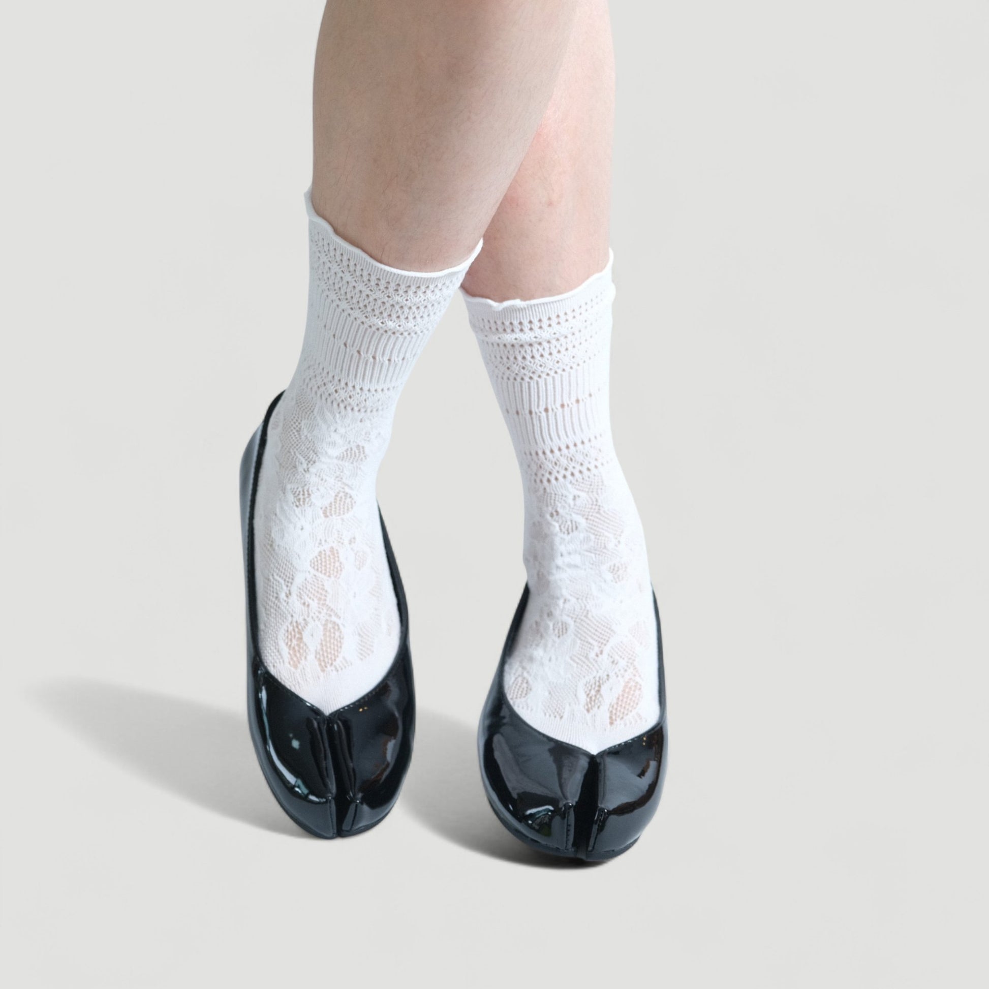 Black Glossy Soft Pointed Split Toe Flats - tutufox - tabis