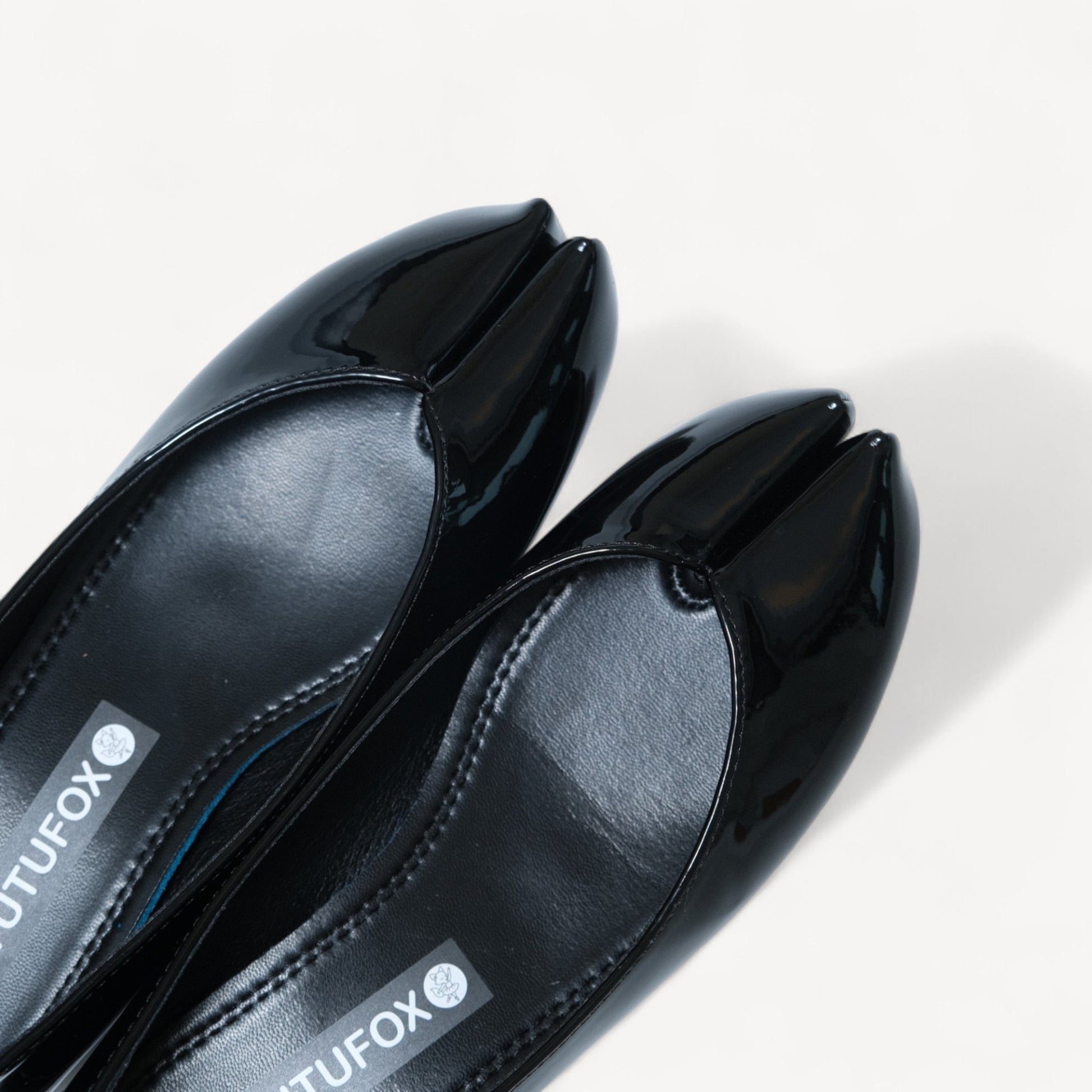 Black Glossy Soft Pointed Split Toe Flats - tutufox - tabis