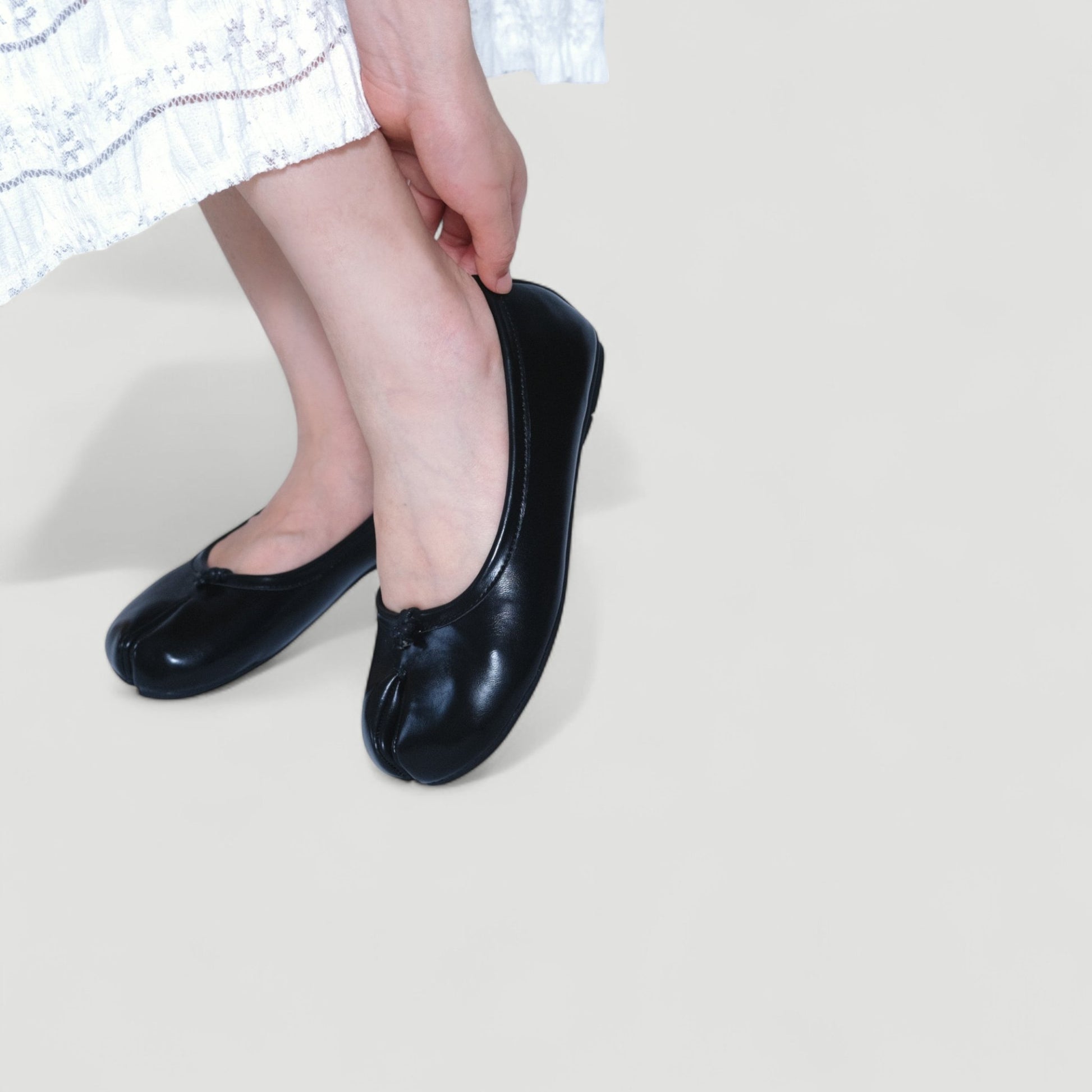 black split toe leather flats tabi model detail