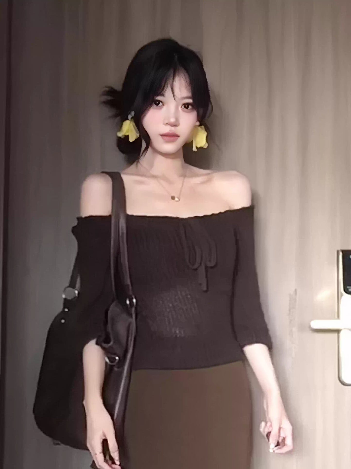 Minimalist Off Shoulder Knit T-shirt