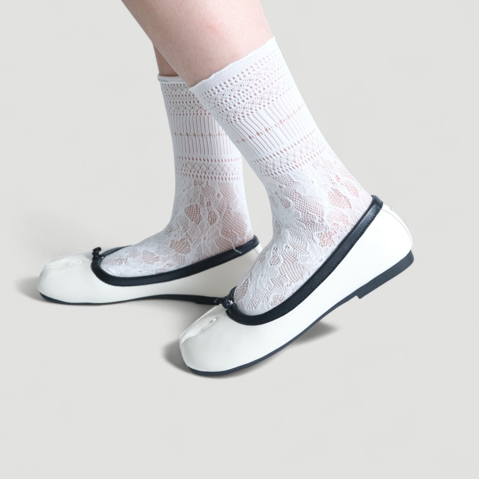 White Split Toe Contrast Edge Tabi - tutufox - tabis