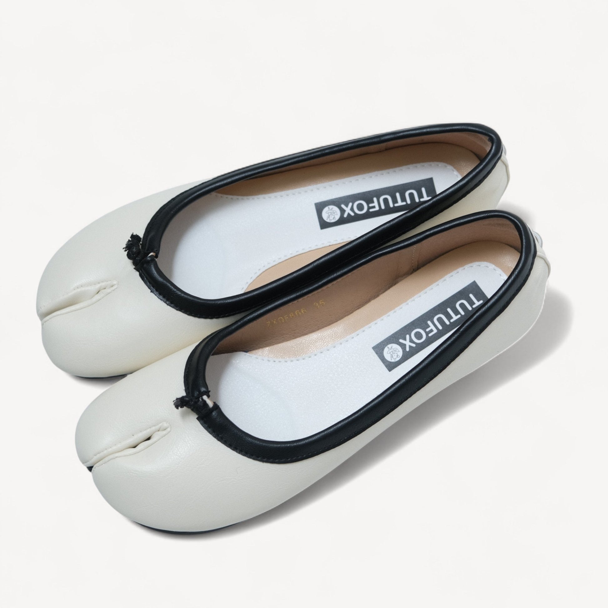 White Split Toe Contrast Edge Tabi - tutufox - tabis