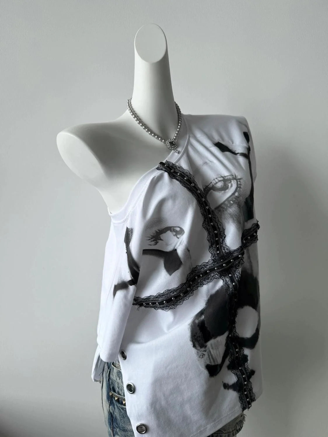 White Graphic Print Y2K T-Shirt