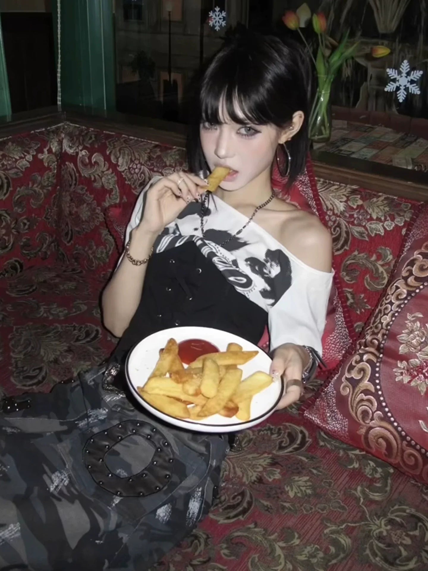 Y2K Off-Shoulder Lace-Up Tee Black and White Patchwork Cropped Fitted Hot Girl Top