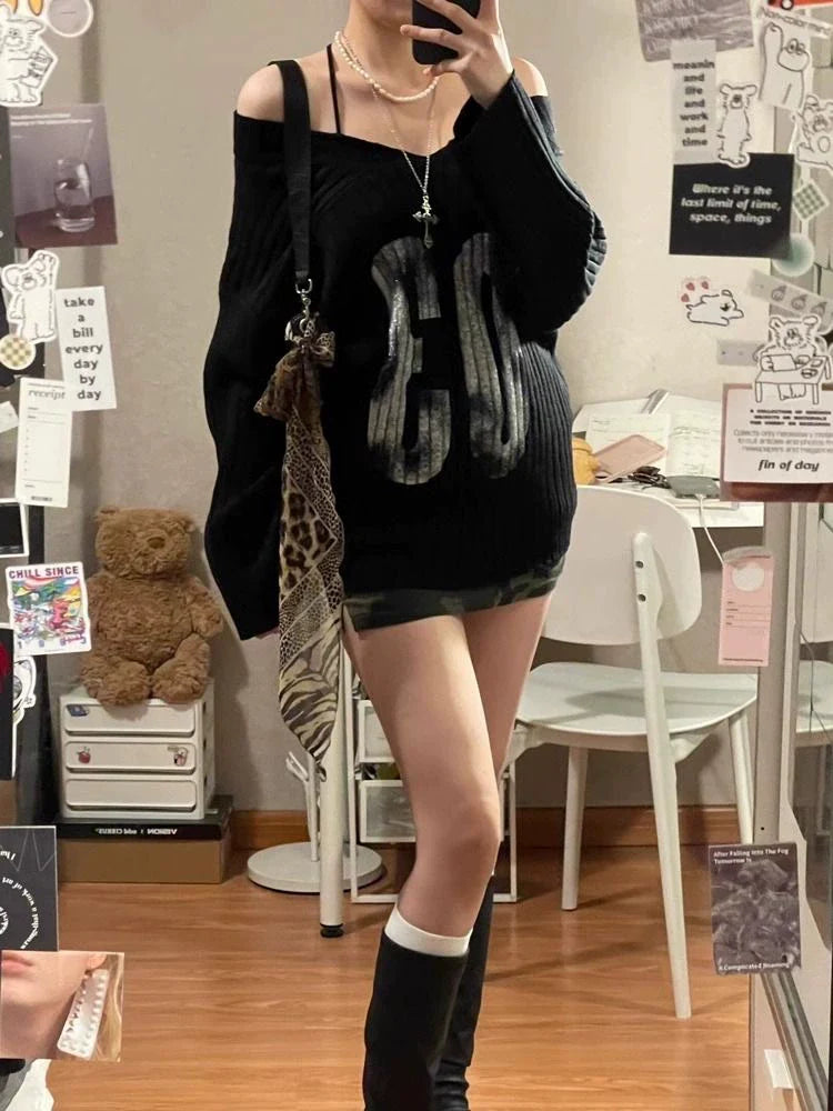 Black Y2K Light Subculture V-Neck Off-Shoulder Print Sweater