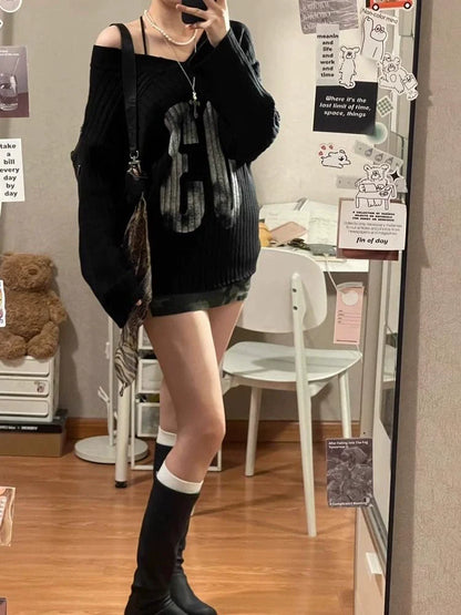 Black Y2K Light Subculture V-Neck Off-Shoulder Print Sweater