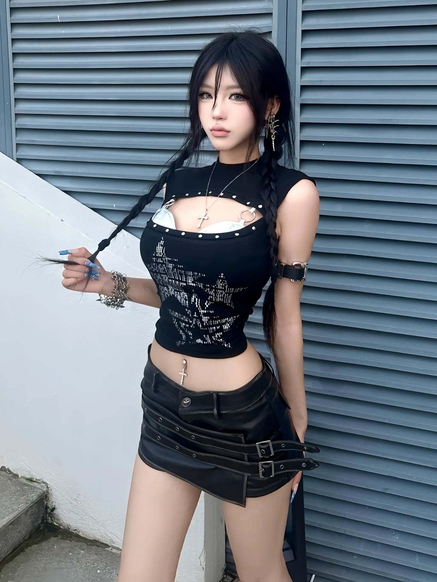 Black Cutout Sleeveless Y2K Crop Top Slim Fit