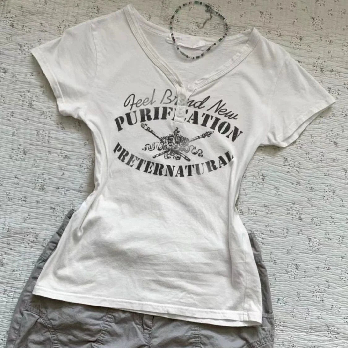 White Subculture Punk Y2K E-girl Retro Letter Print V-neck Slim Short Sleeve Top