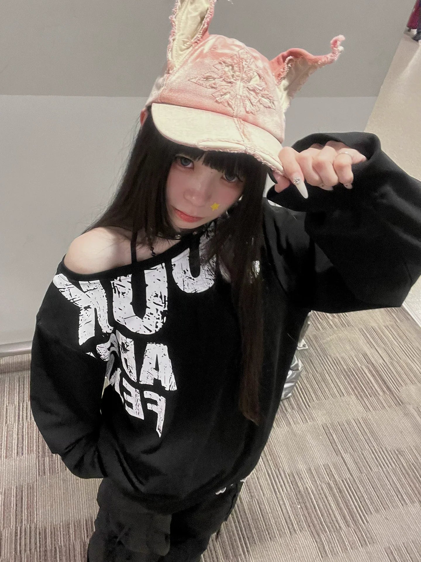 American Vintage Off-Shoulder Long Sleeve Tee  Distressed Letter Print Loose Hot Girl Top