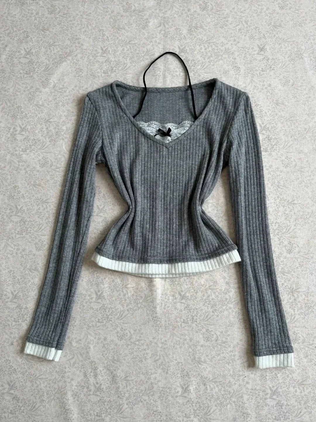 Gray V-neck Fake Two-Piece Subculture Y2K E-girl Light Subculture Vintage  Long Sleeve Top