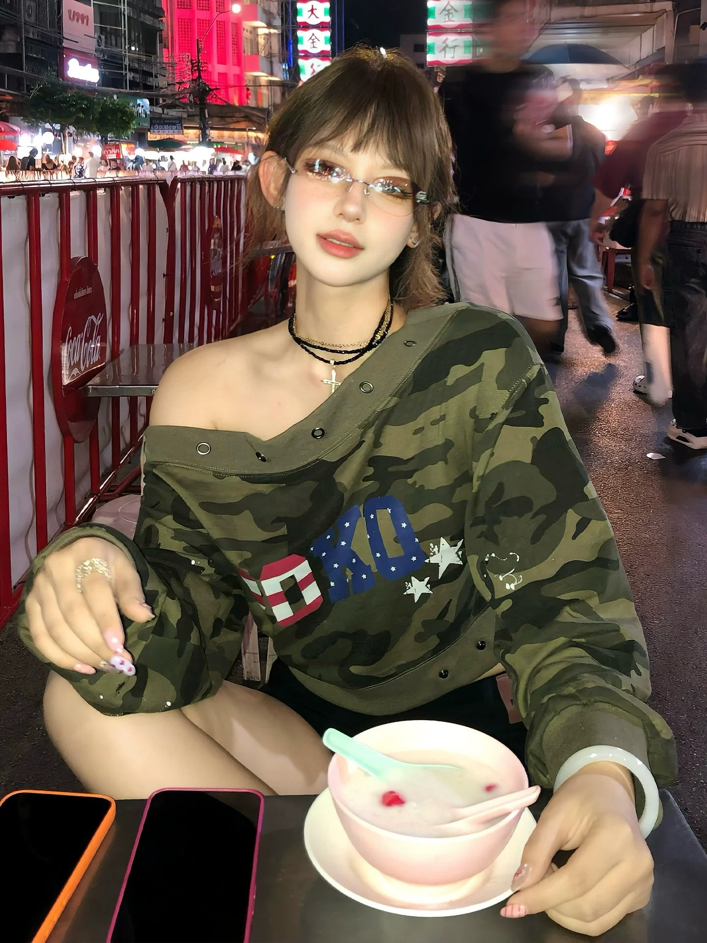 Retro Camo Off-Shoulder Sweatshirt Cropped Hot-Girl Top