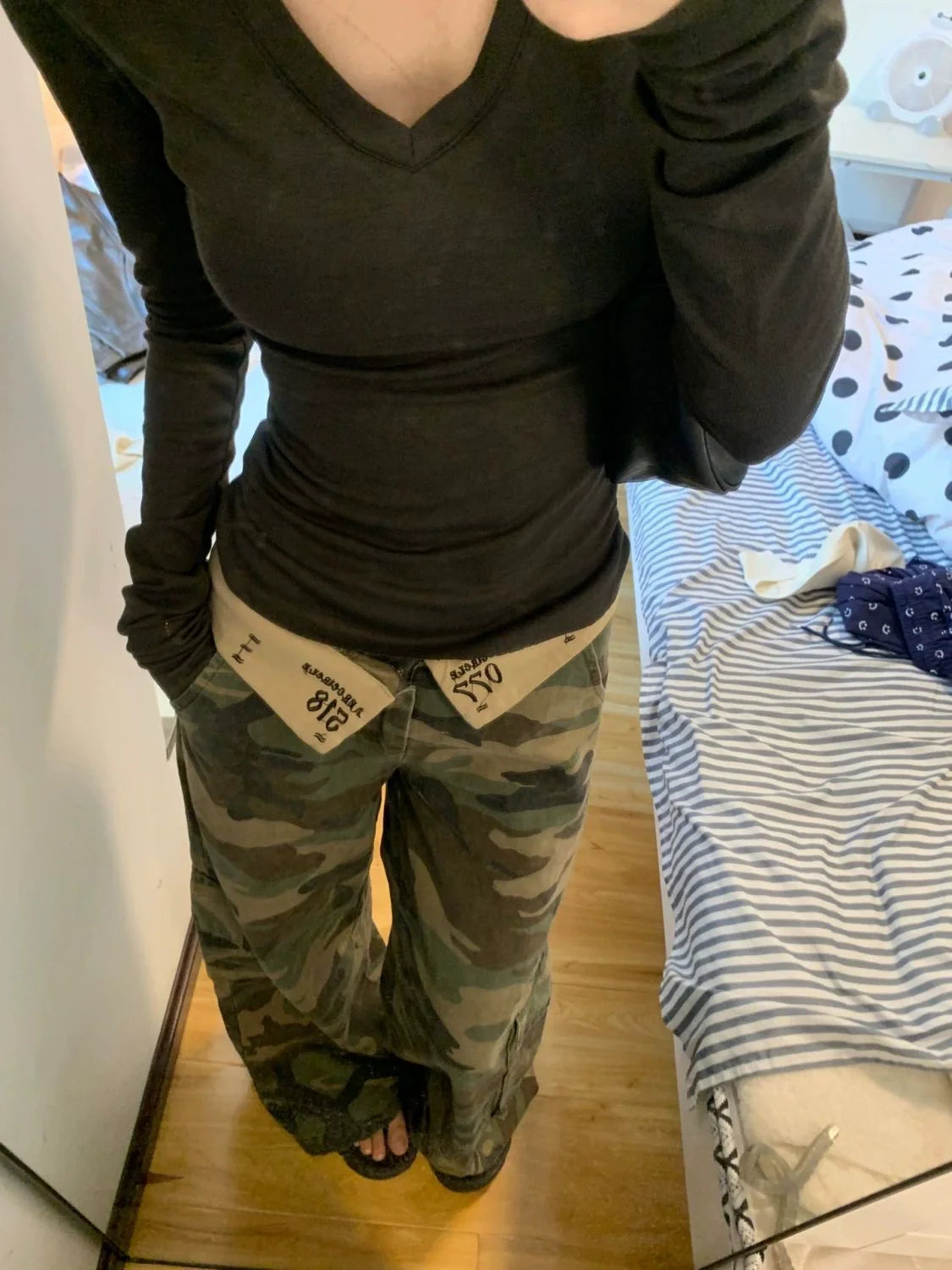 Black Vintage Open-Back V-Neck Slim Thin Long-Sleeve Y2K T-Shirt