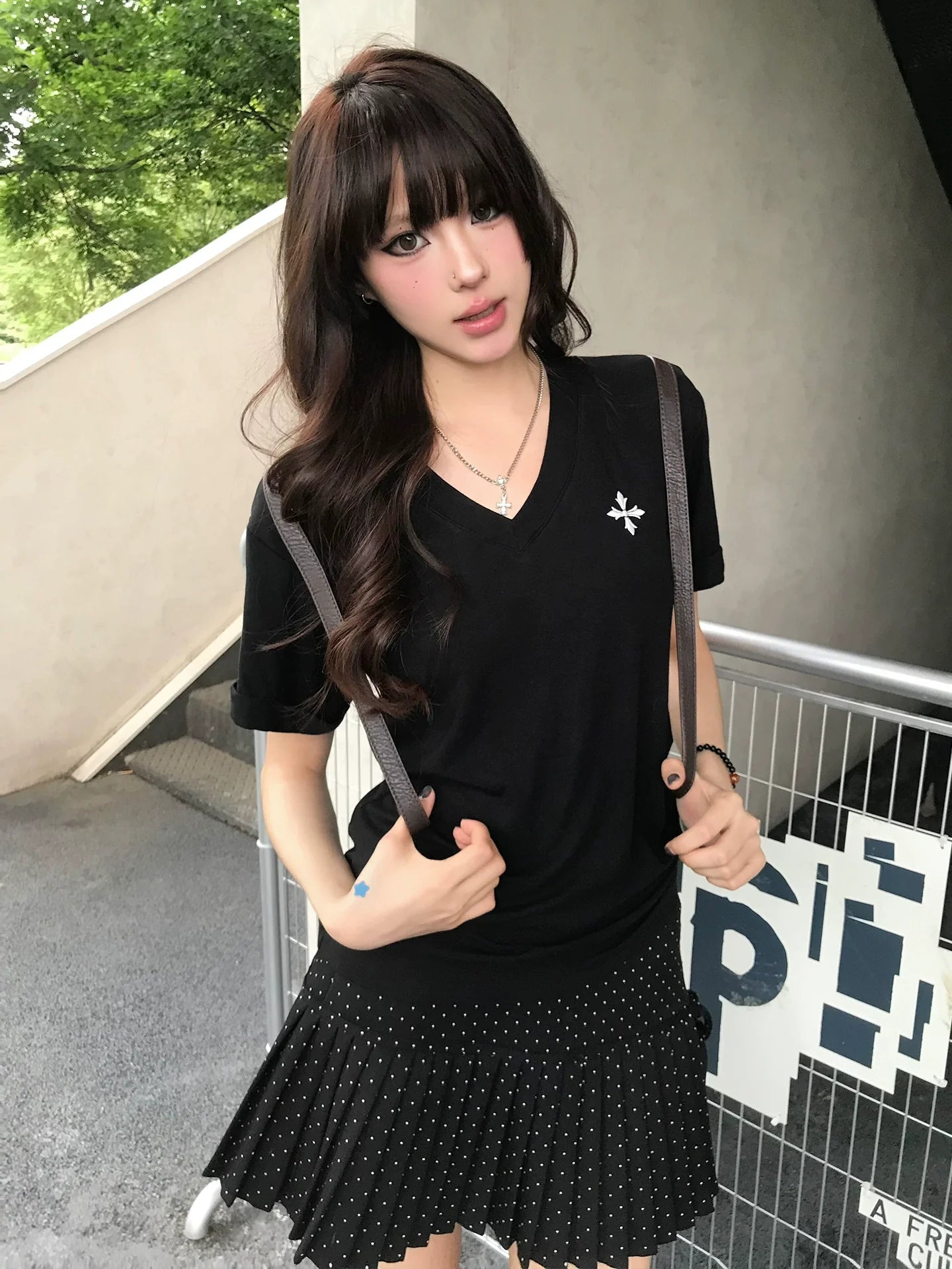 American Cross Print V-Neck Tee Fitted Short Sleeve Structured Shoulder Top