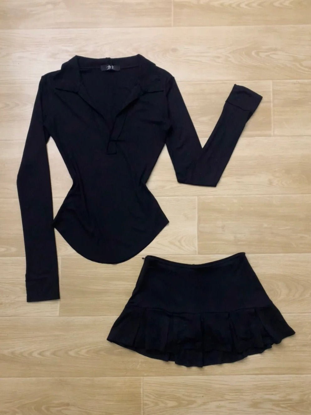 Black V - Neck Long Sleeve And Black Pleated Skirt Y2K Two Pieces Sets - tutufox - 