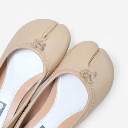 Milk Tea Soft Leather Split Toe Flats - tutufox - tabis