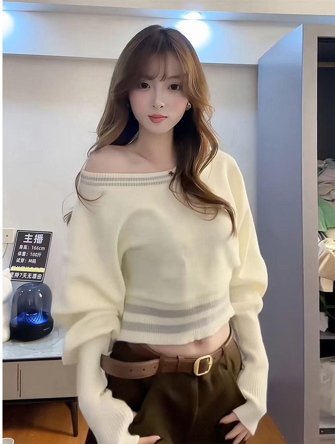 Soft One-Shoulder Crop Knit