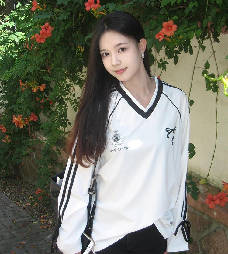 American V-Neck Bow Athletic Tee