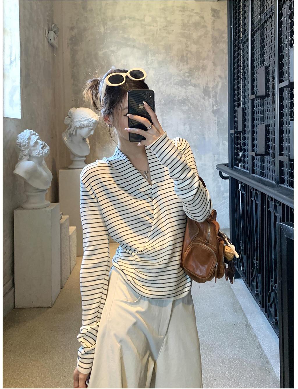 Korean Vintage Cross Collar Knit