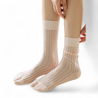 Short Ribbed Stackable Tabi Socks - tutufox - 
